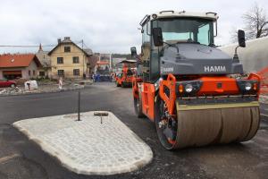 ASFALTIRANJE KROŽIŠČA ŽAJFNICA 09 FOTO LJUBO VUKELIČ